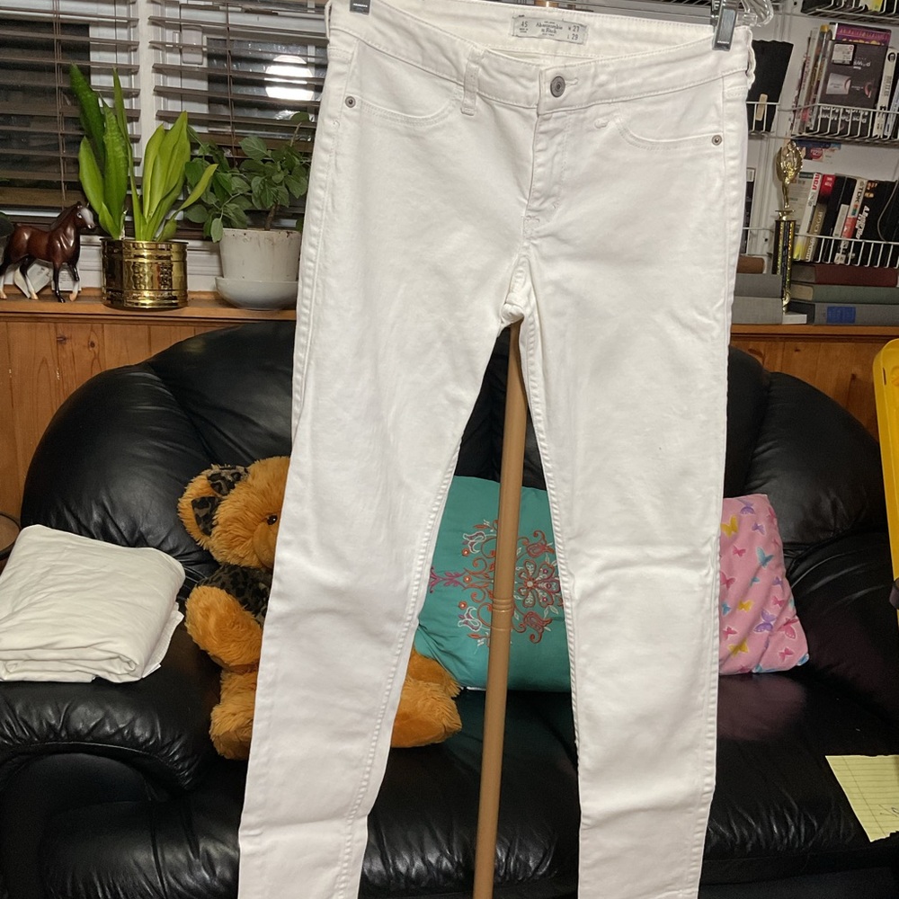 Abercrombie & Fitch White Skinny Jeans. Size 4S
